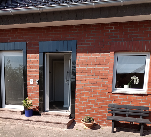 Tochter mit unserem Hund 'Aggi'